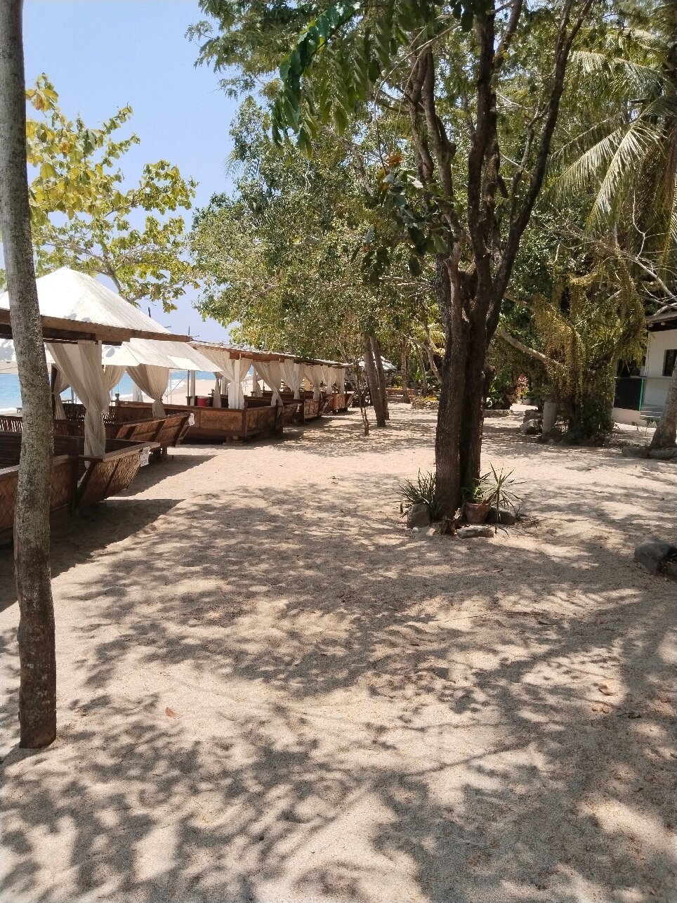 拉卢兹海滩度假村-旅行者