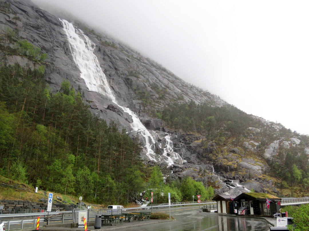 Langfoss Waterfall-Fjaera必去景点