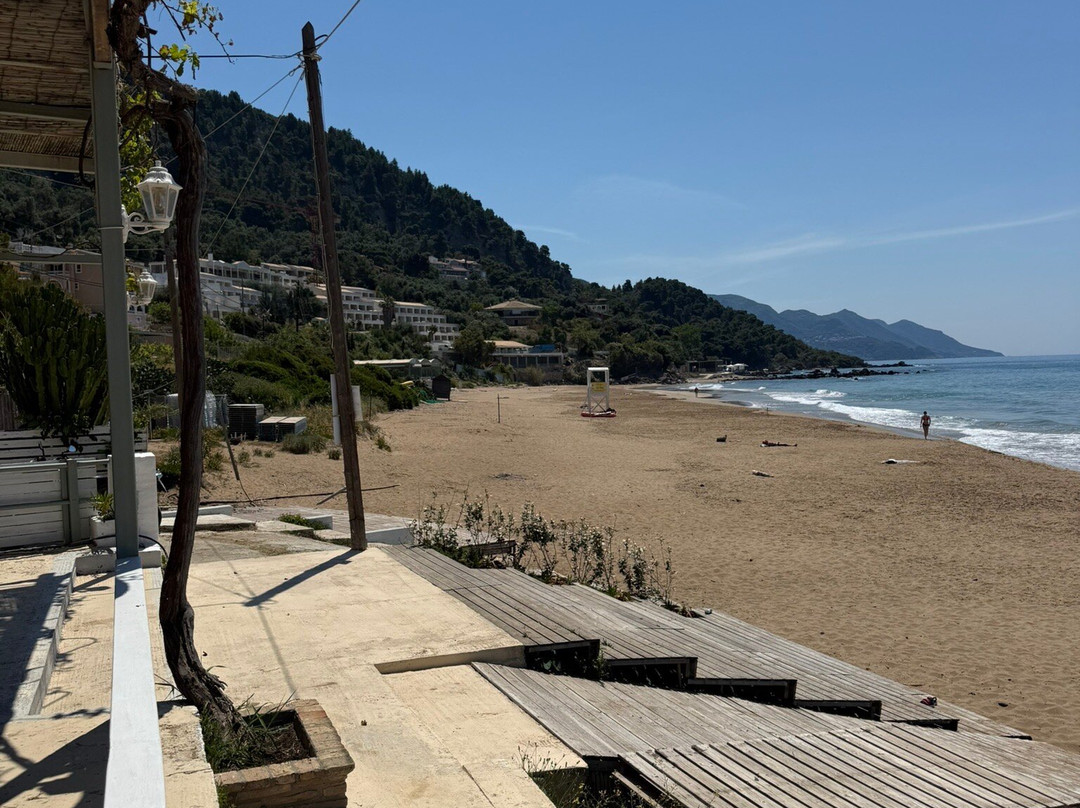 Beach Kontogialos-Pelekas必去景点