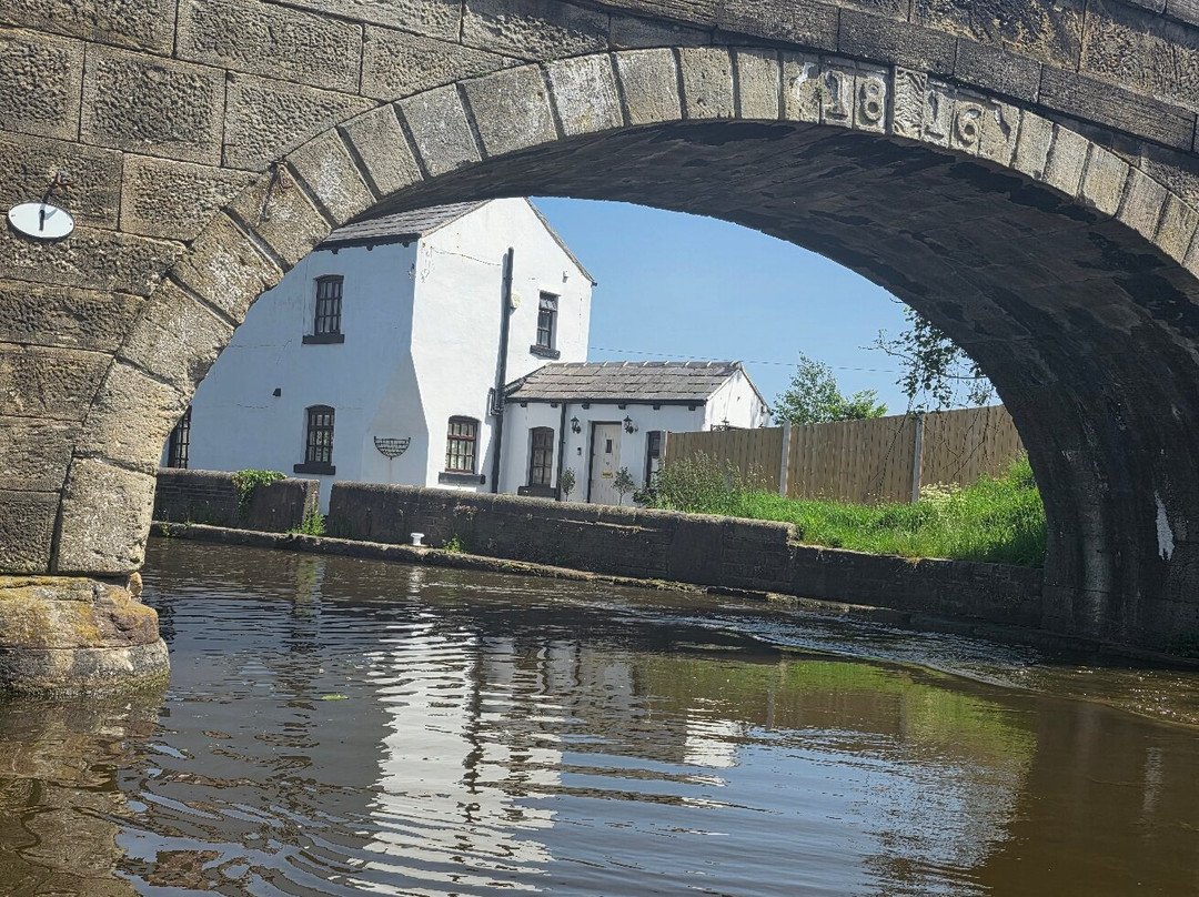 Lancashire Canal Cruises-Burscough必去景点