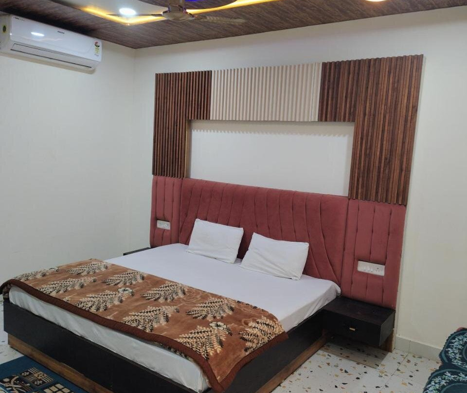 Rajhans Hotel Rooms & Party hall