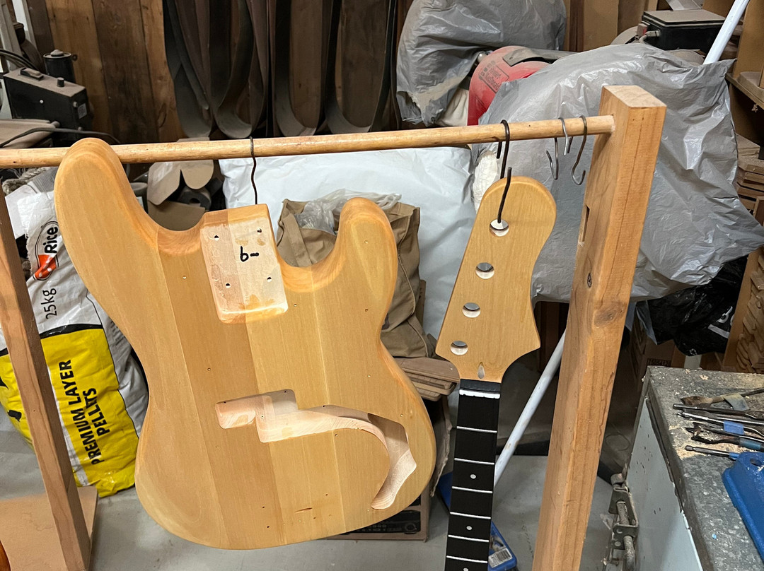 Wildwood Instruments - Guitar Making Courses & Art Gallery-戴尔斯福特必去景点