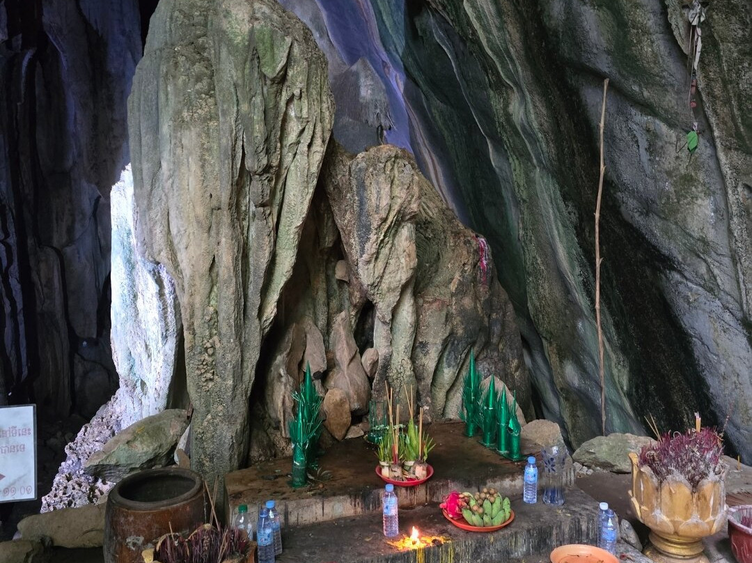 Phnom Chhngok Cave Temple-贡布必去景点