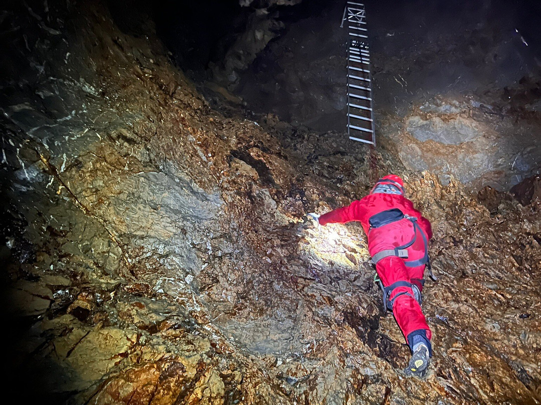 Horne Lake Caves Provincial Park-魁利克姆海滩必去景点