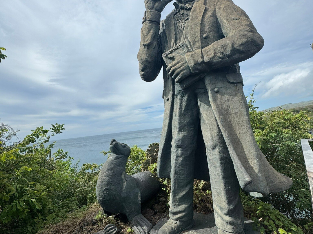 Estatua de Charles Darwin-Puerto Baquerizo Moreno必去景点