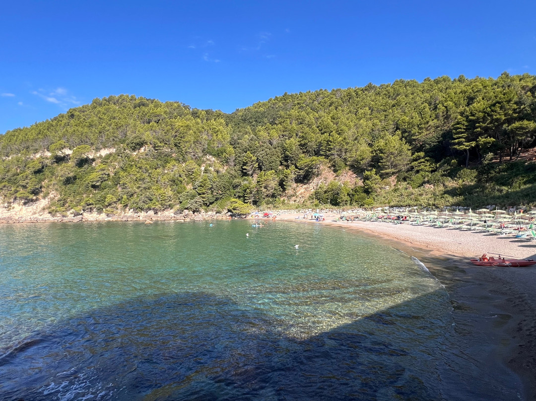 Spiaggia dei Sassolini-Scauri必去景点