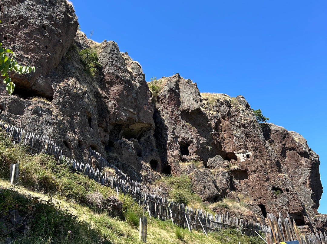 Site Troglodyte de Jonas - Forteresse médiévale et chapelle romane-Saint-Pierre-Colamine必去景点