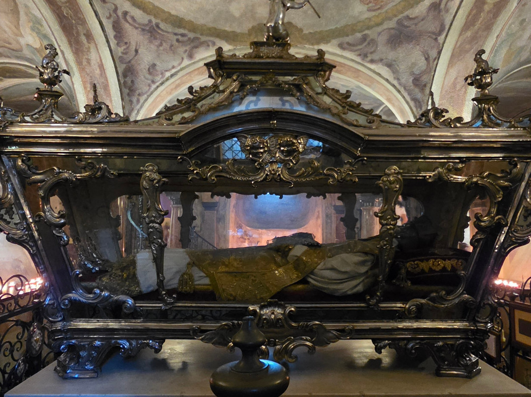 Basilica di San Giulio-奥尔塔圣朱利奥必去景点