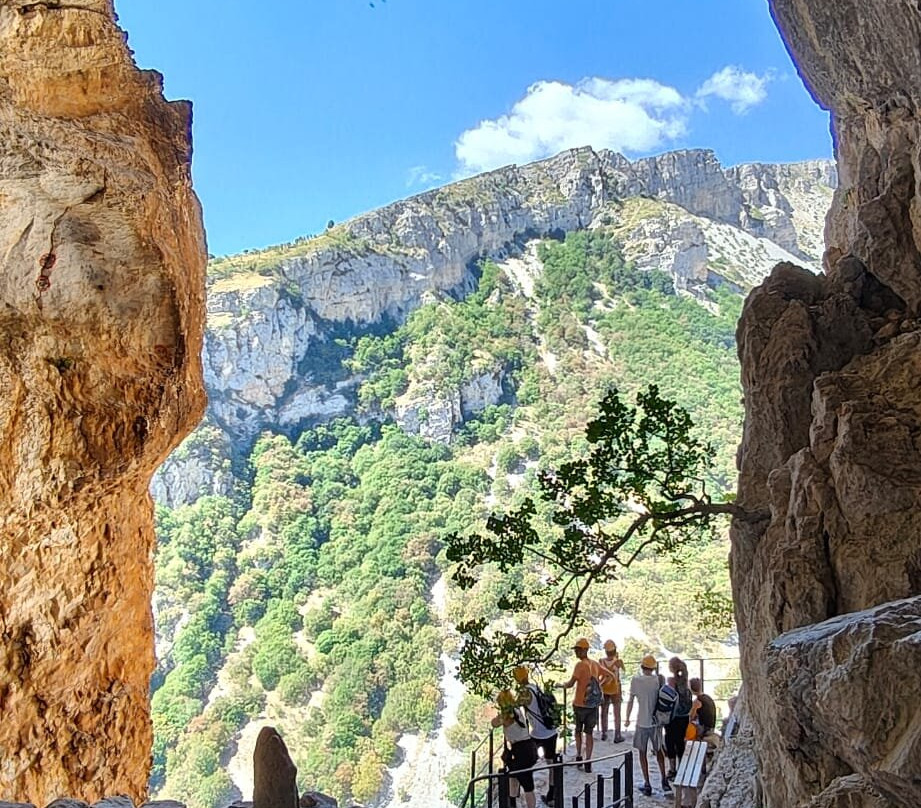 Grotte del Cavallone-Lama dei Peligni必去景点