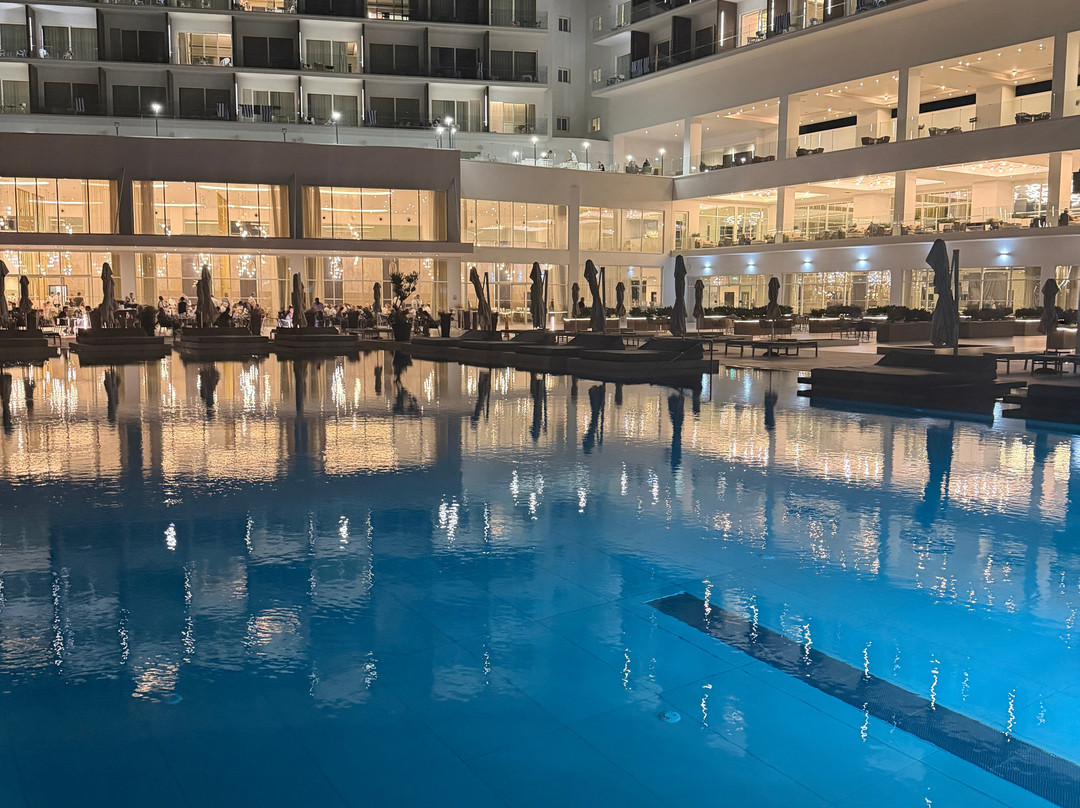 Chrysomare Beach Hotel and Resort主图