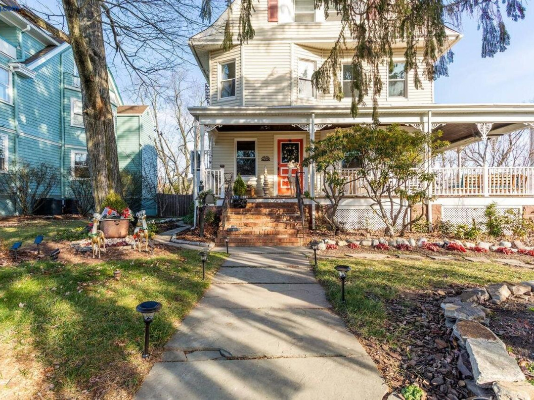 3rd Floor Cozy Unique Apt