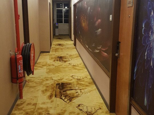 Super OYO 89423 Zenz Hotel