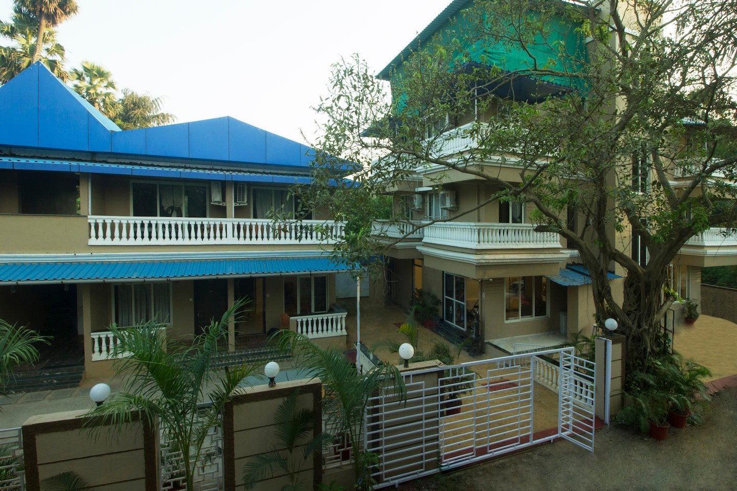 Collection O 76679 Blue Roof Sea Side-官方