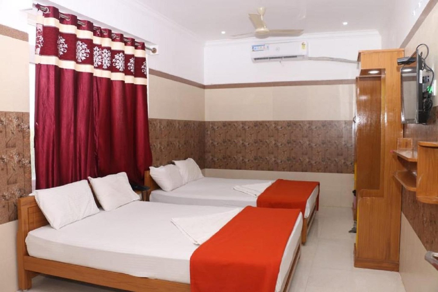 Saravanas Lodge-官方