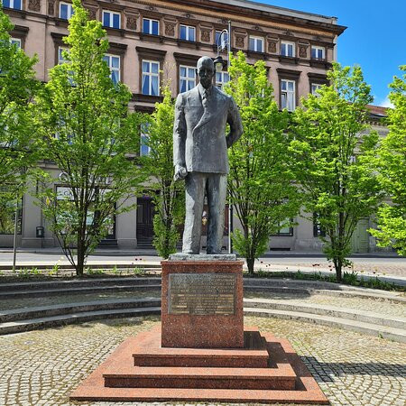 Leon Barciszewski Statue景点图片