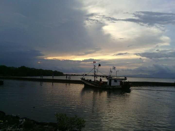 Karangantu Harbour景点图片