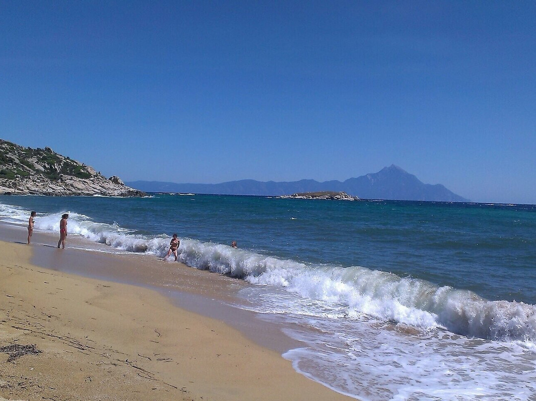 Sarti Beach景点图片