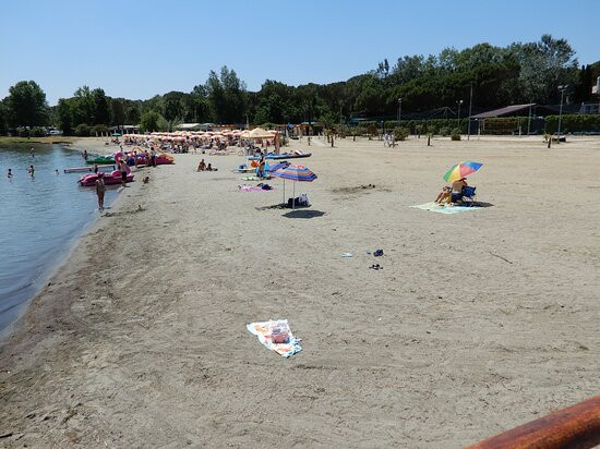 Spiaggia Tuoro Sul Trasimeno景点图片