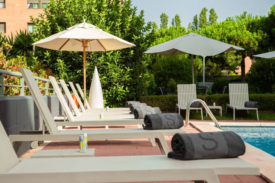 巴塞罗那康奈拉酒店主图