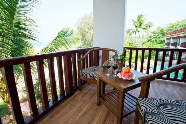Seasons Hotels And Resort Ngapali