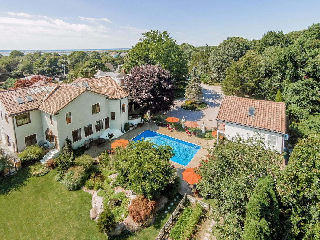 Pawcatuck酒店住宿-The Villa at Westerly