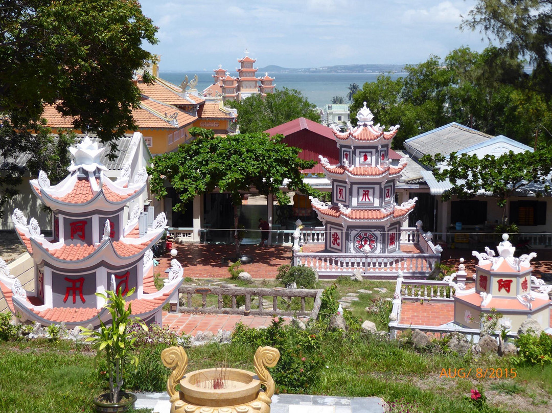 Linh Long Tu Temple景点图片