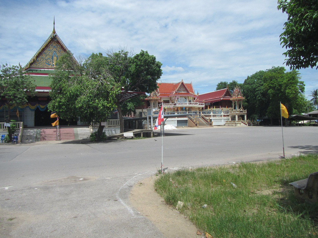 Wat Rat Charoen Tham景点图片