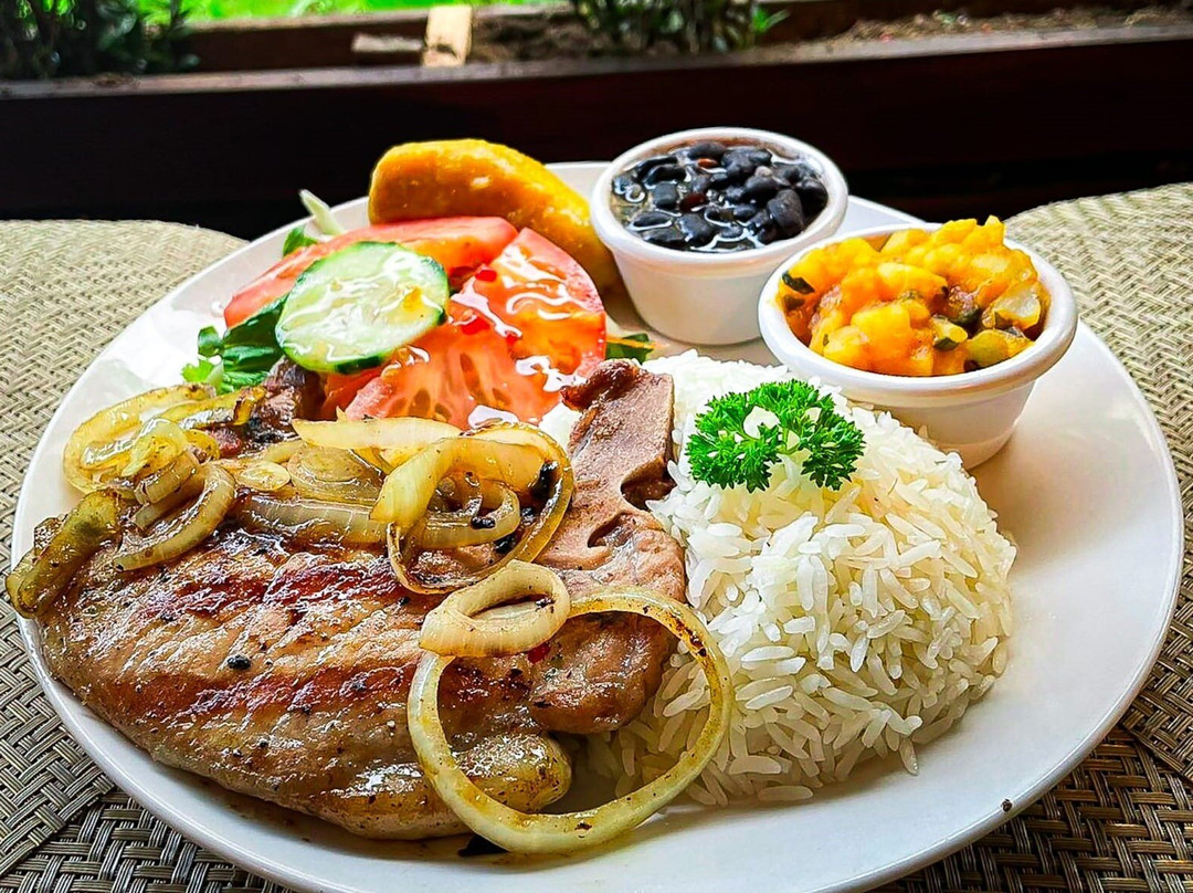 Restaurante & Soda Las Flores