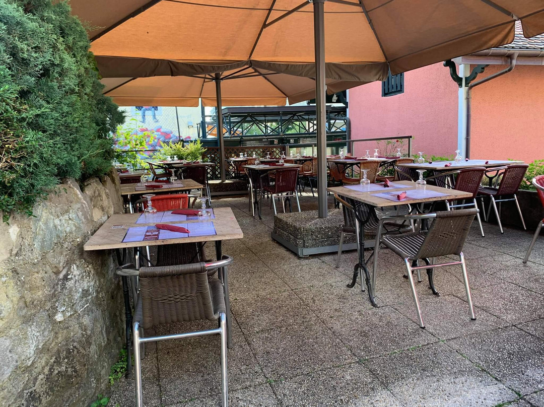La Taverne d'Ici et d'Ailleurs( côté  lac )