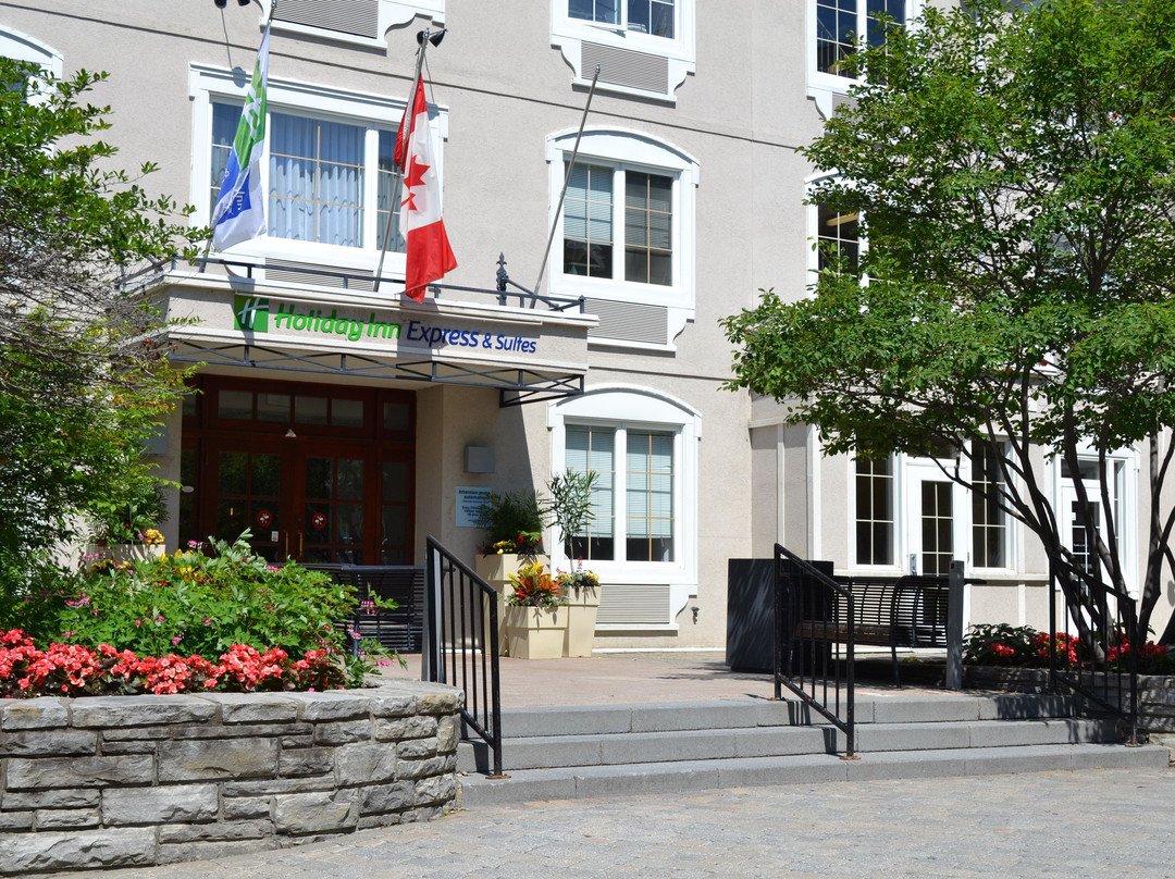Holiday Inn Express & Suites Tremblant By IHG