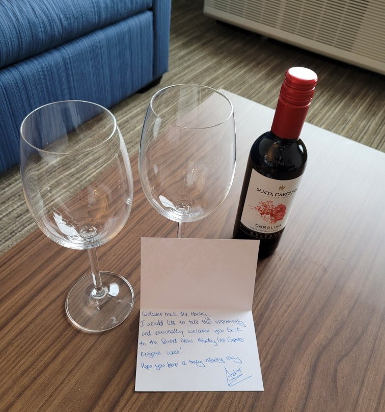 Holiday Inn Express Kingston West By IHG主图