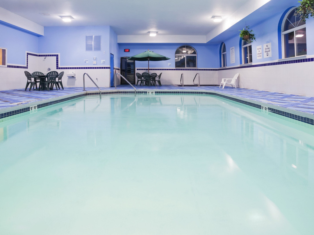 Holiday Inn Express Deforest (Madison Area) by IHG主图