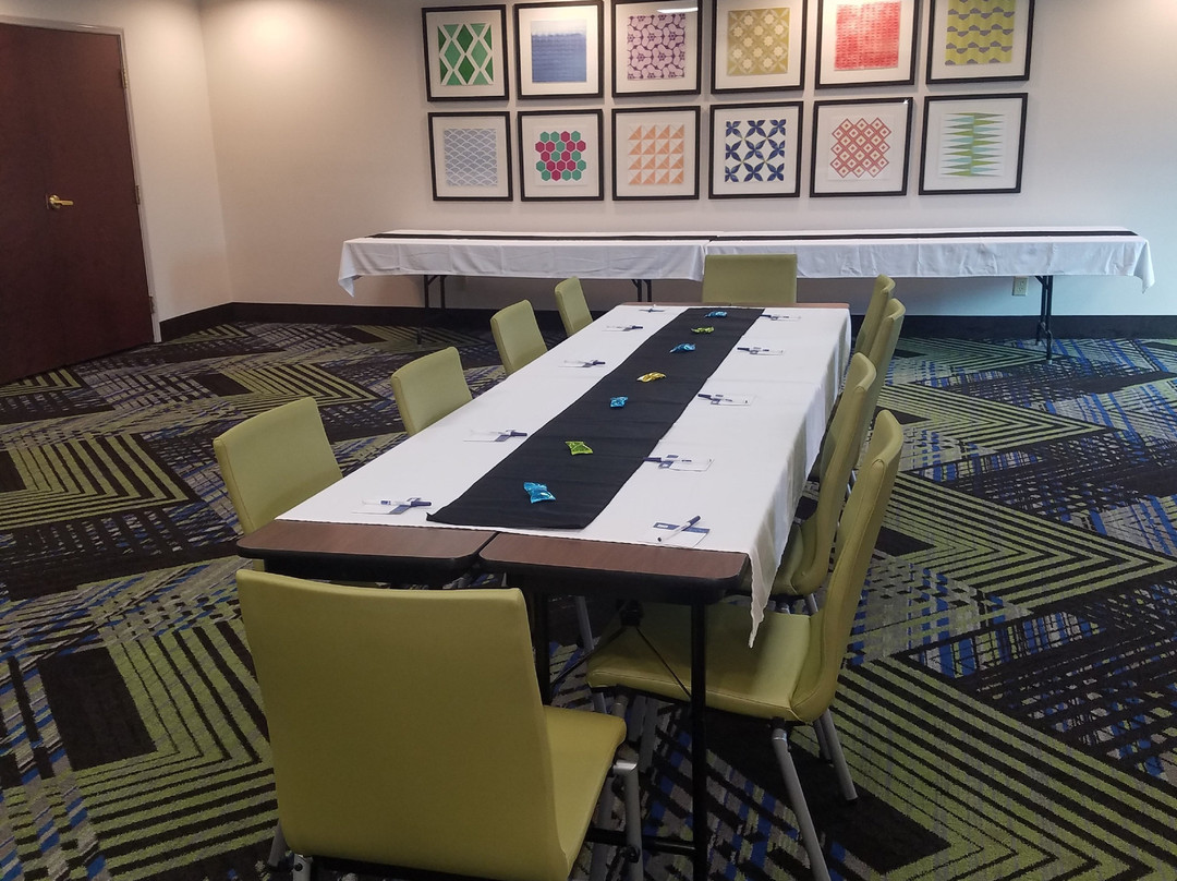 金斯波特梅多维尤I-26快捷假日&套房酒店主图