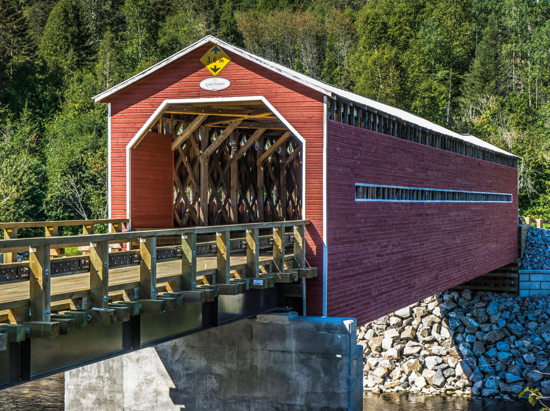 Pont Louis-Gravel-Sacré-Coeur-Saguenay必去景点