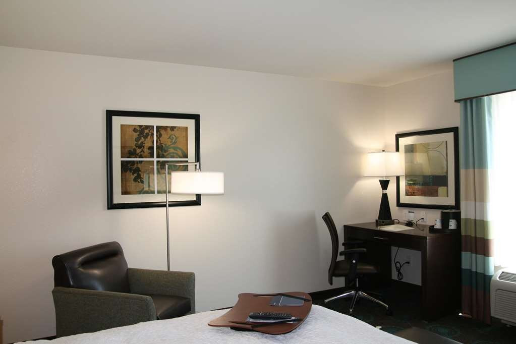 Hampton Inn Anderson/alliance Business Park主图