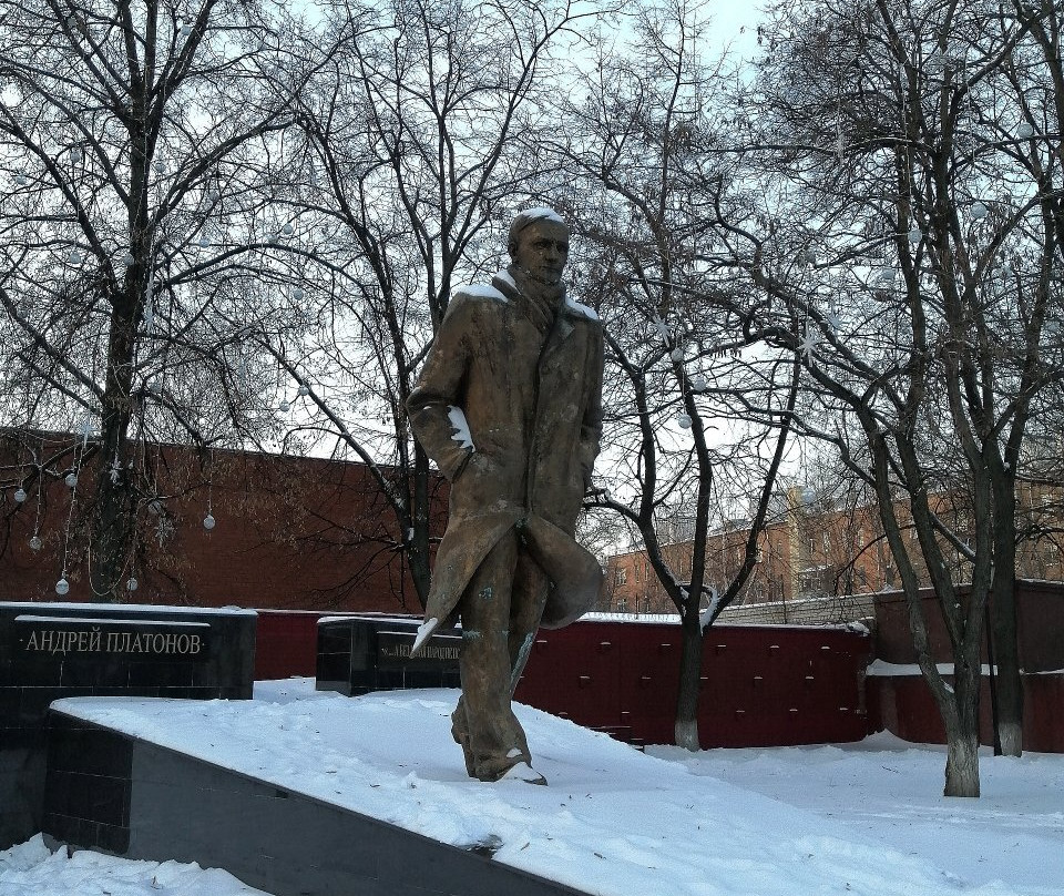 Monument to A.P. Platonov-沃罗涅什必去景点