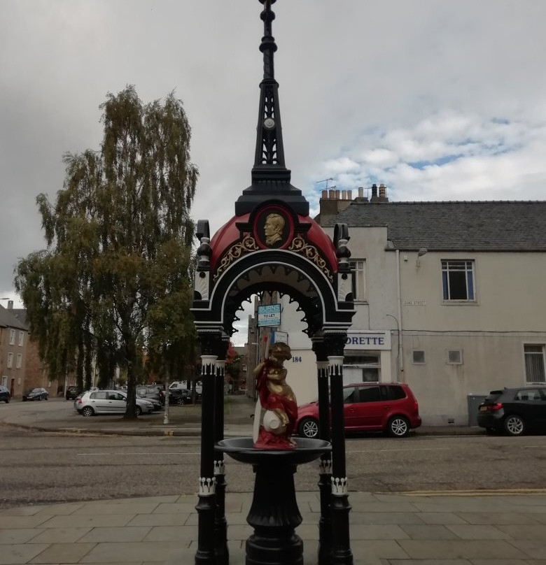 Burns Monument Drinking Fountain-达尔基思必去景点