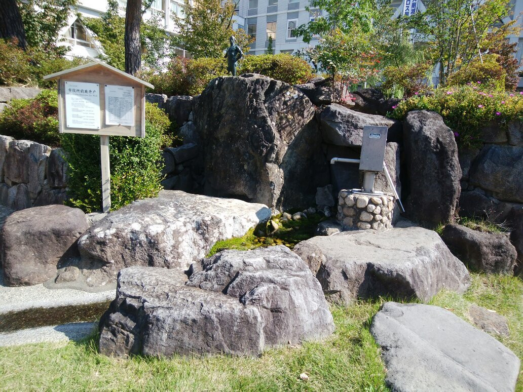 Well in the front yard of Matsumoto City Hall-松本市必去景点