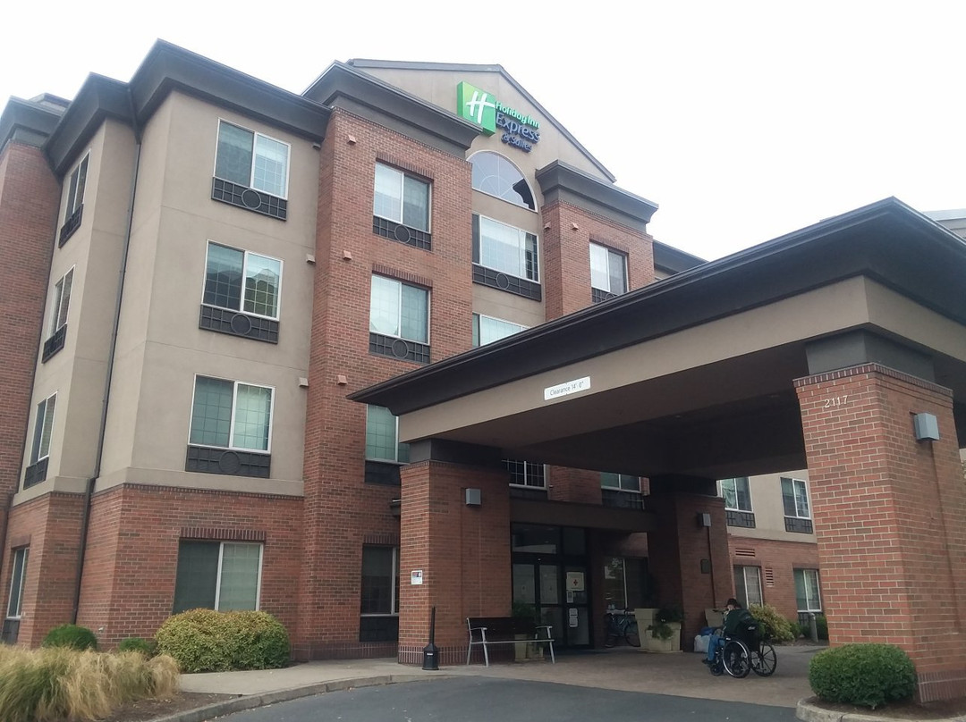 尤金假日智选快捷套房酒店主图