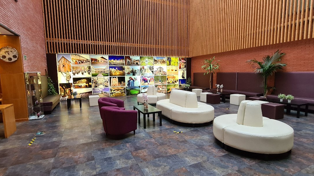 艾娜拉酒店主图