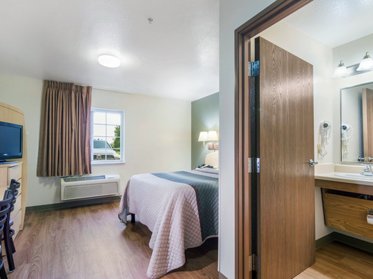 HomeTowne Studios & Suites Bentonville主图