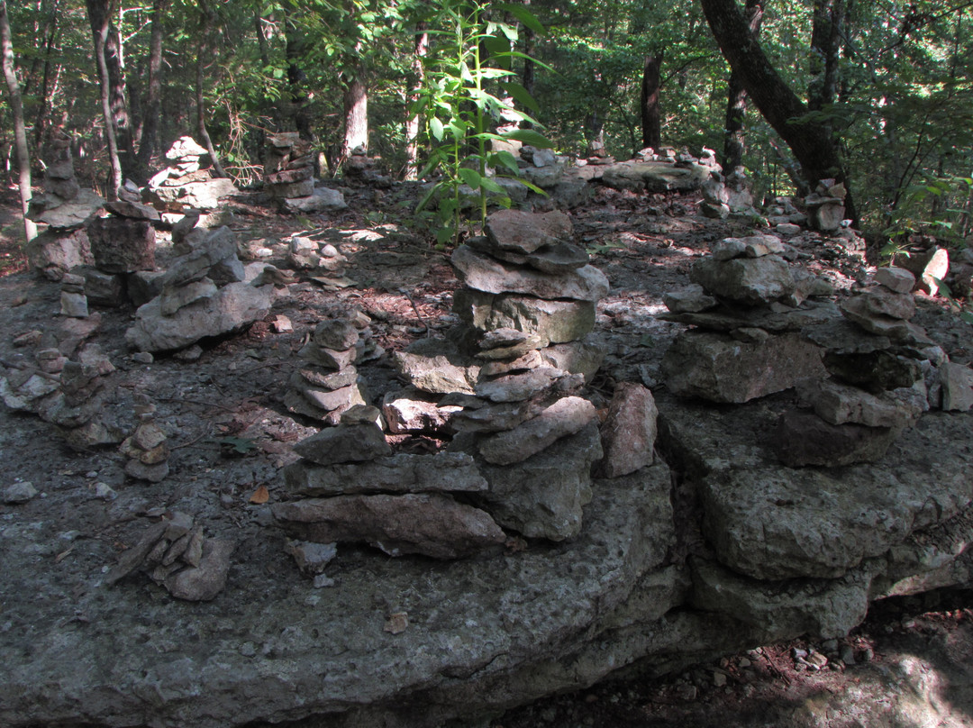Pivot Rock and Natural Bridge-尤里卡斯普林斯必去景点