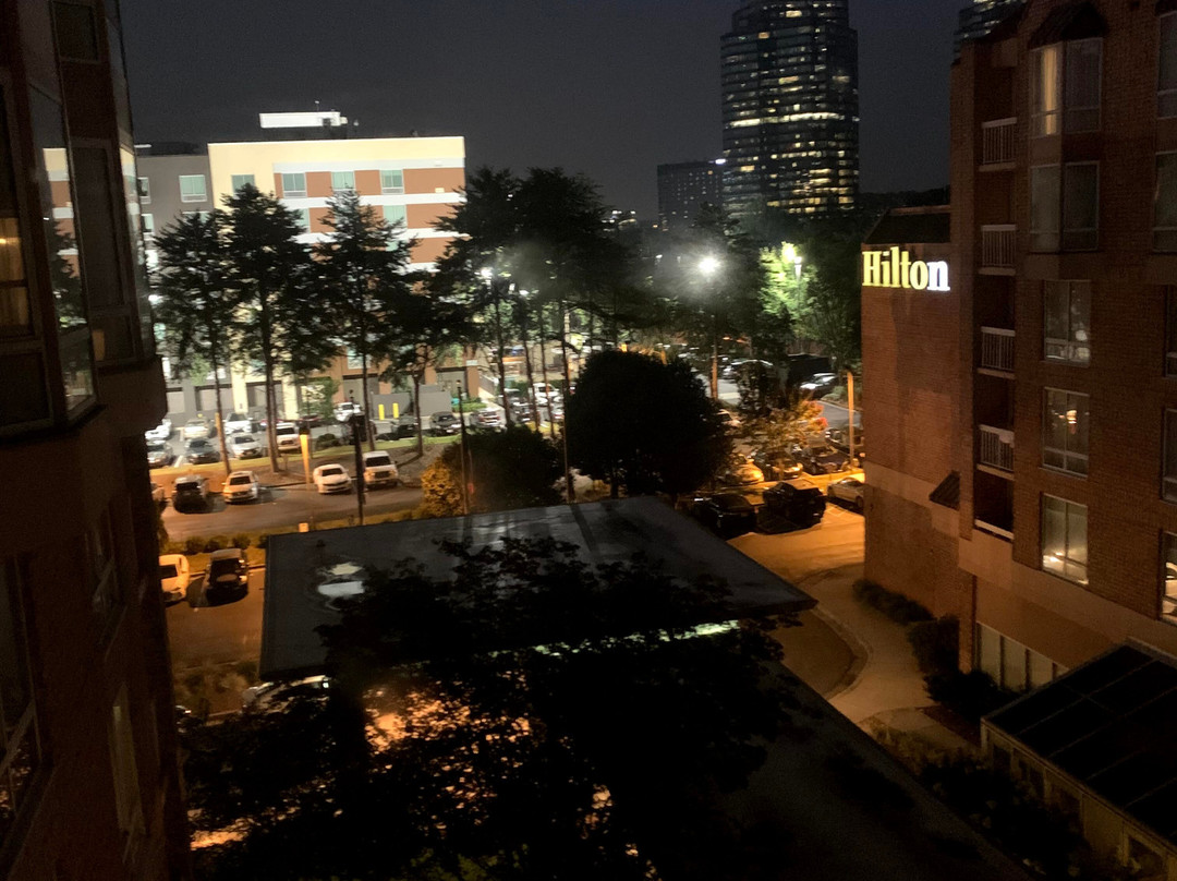 亚特兰大周界希尔顿套房酒店主图