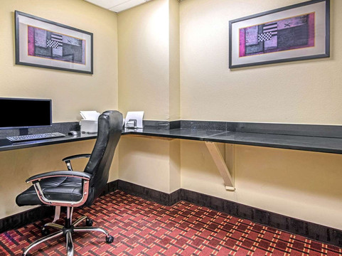 伍德沃德拉昆塔温德姆套房酒店主图