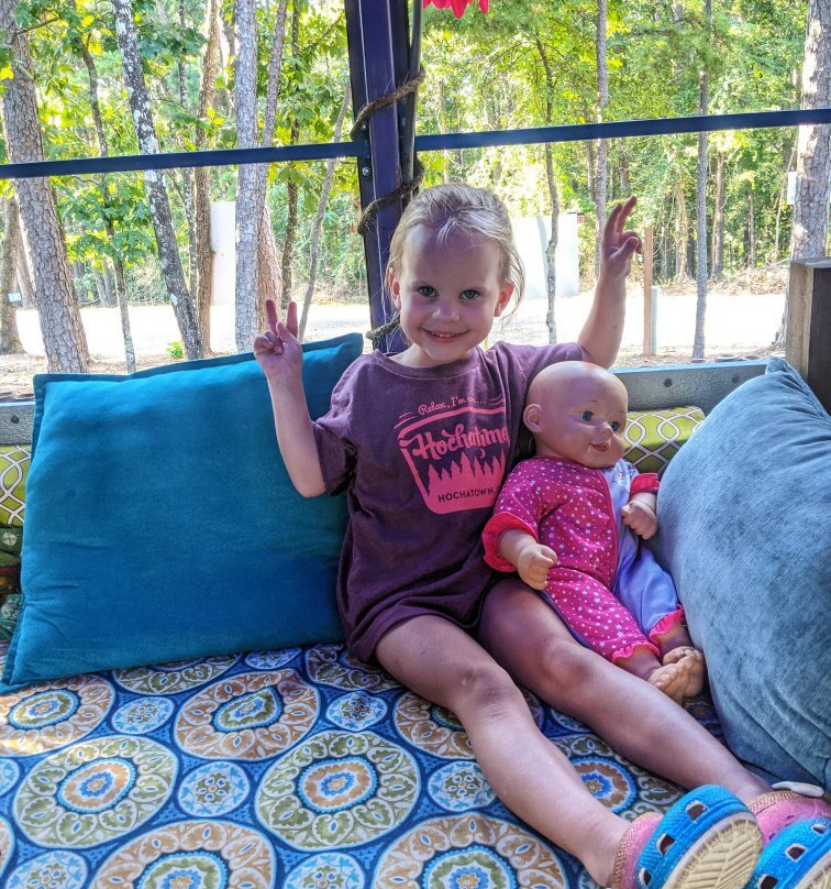 Broken Bow Lake Tiki Boat Tours景点图片