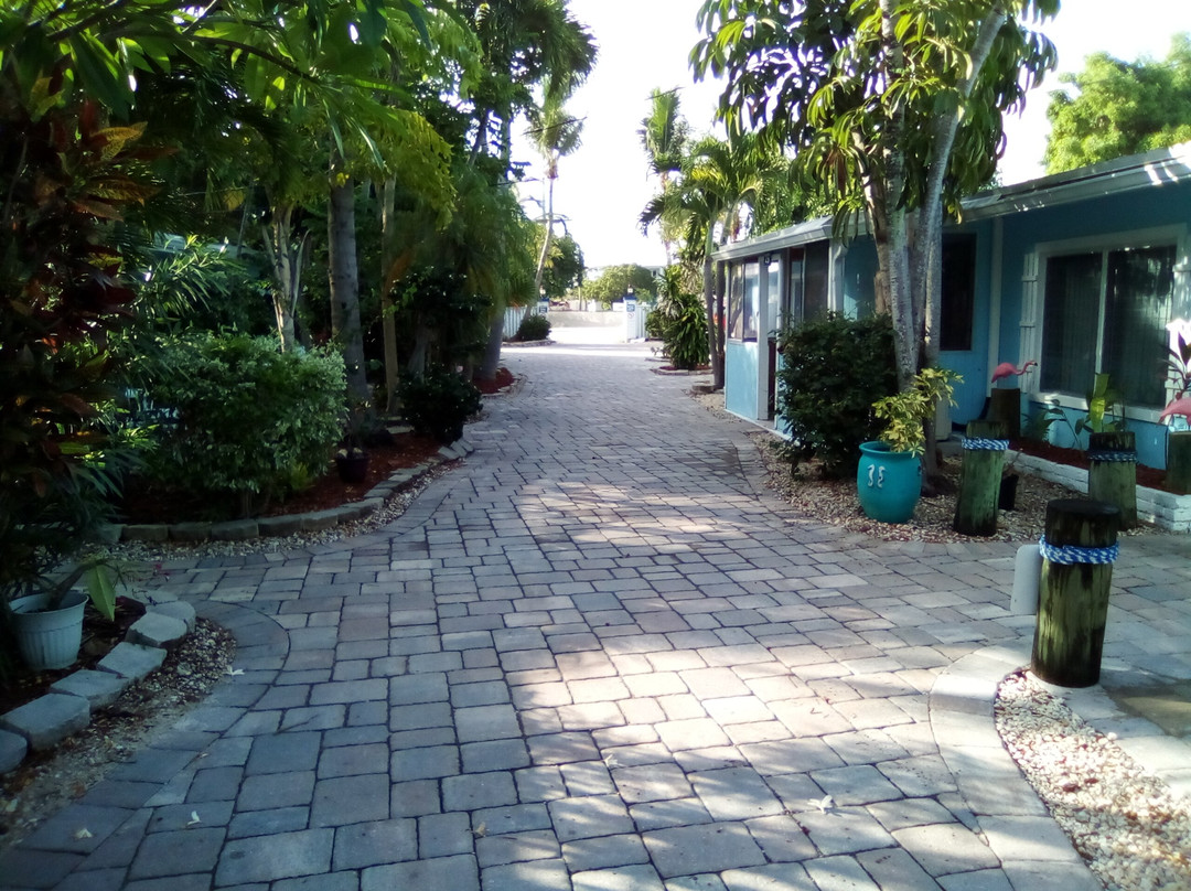 Seafarer Resort and Beach主图