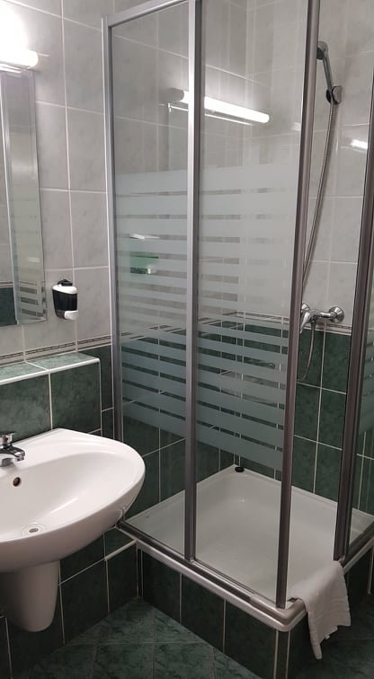 Komfort Hotel Platán-浴室