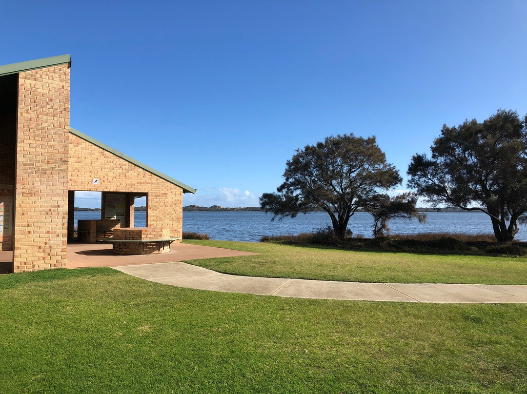 Leschenault Waterways Discovery Centre & Jetty Walk景点图片