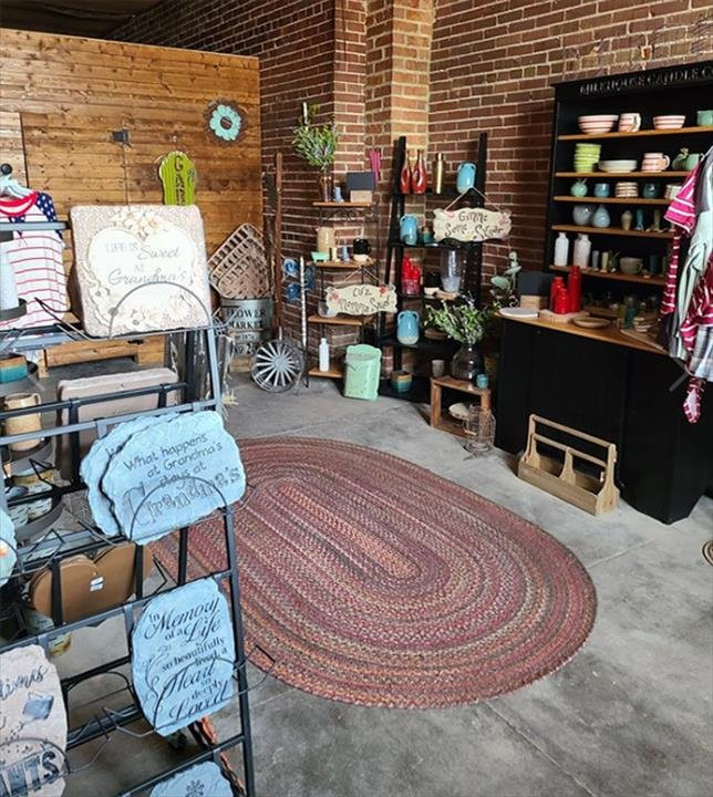 Lakefront Living LLC Custom Engraving & Gifts-Pleasantville必去景点