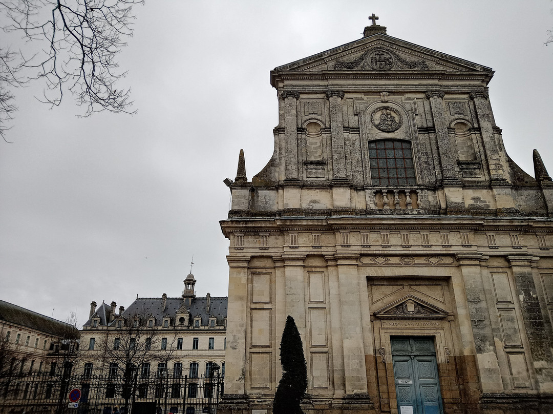 Chapelle Saint-Yves-瓦讷必去景点